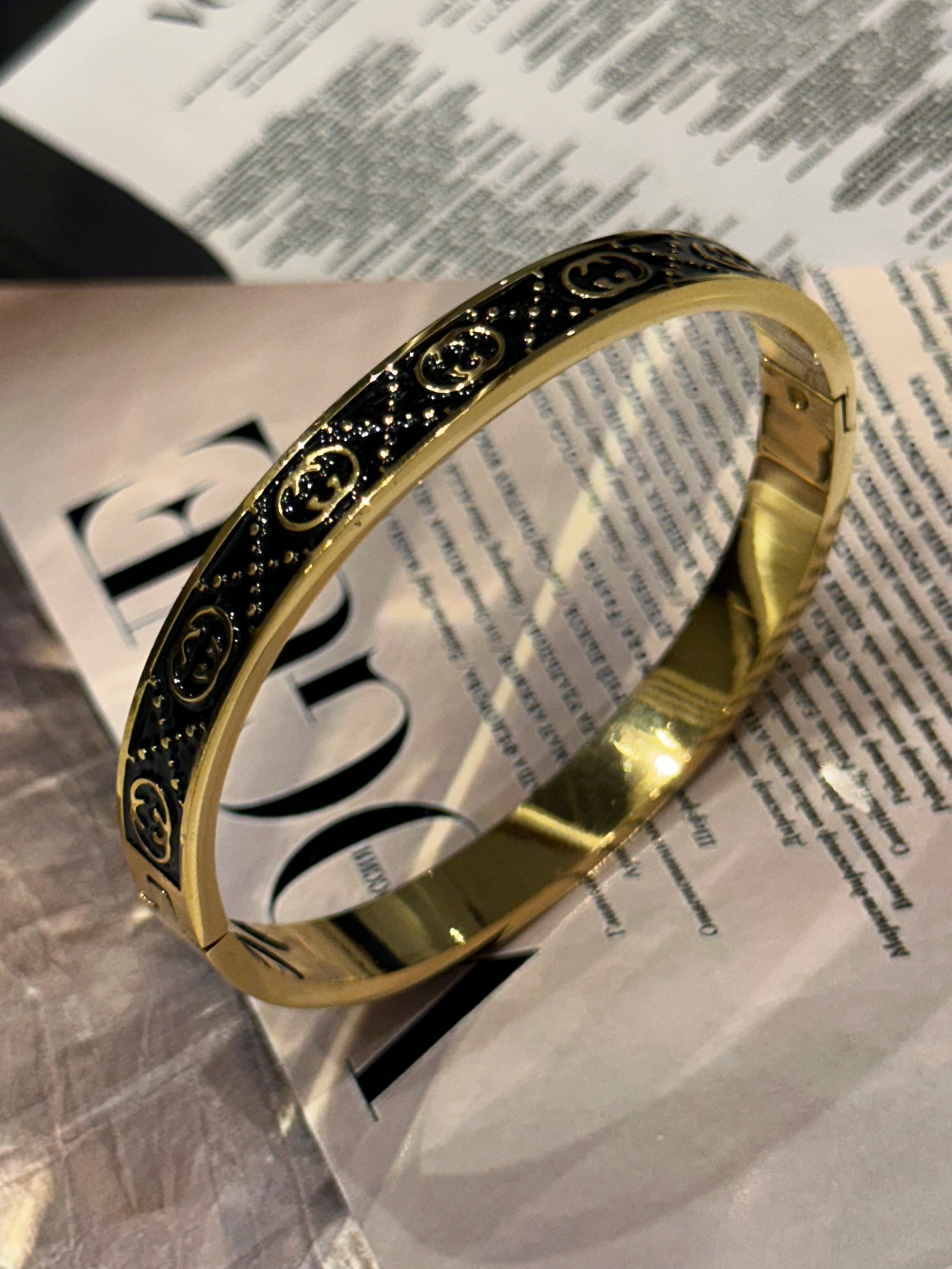 Hand Cuff – Ib & Co-Store